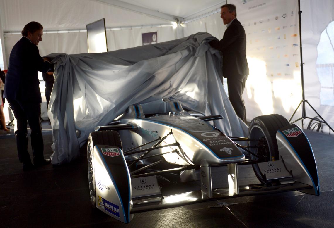 SE CORRE el telón en Las Vegas y aparecen los protagonistas de esta nueva forma de desafiar la velocidad.
