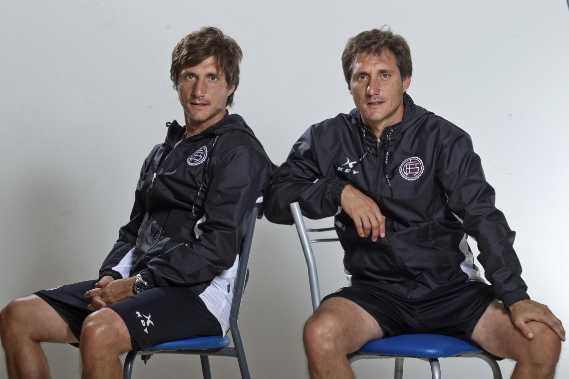 Imagen GUSTAVO Y GUILLERMO, distendidos. A los 40 años, los Mellis proponen un fútbol ofensivo y sin secretos.