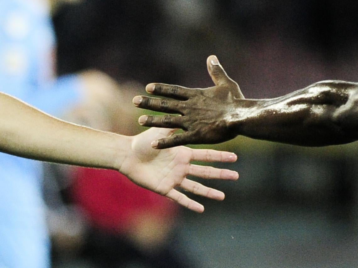 Mas Que Mil Palabras Sobre Racismo En El Futbol La Creacion El Grafico