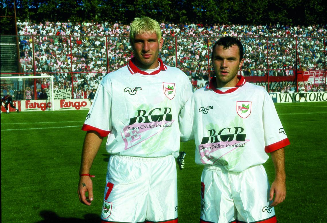 Imagen MARTIN PALERMO, otro artillero también surgido de las inferiores de Estudiantes. Bernardo debutó el 13 de agosto de 1995 en el Pincha y se fue en 1998 a San Lorenzo, tras un conflicto por la renovación de su contrato.