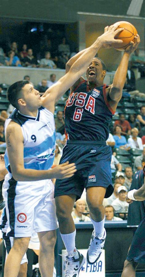 Mitológica tapa de Gaby Fernández a André Miller en 2002.