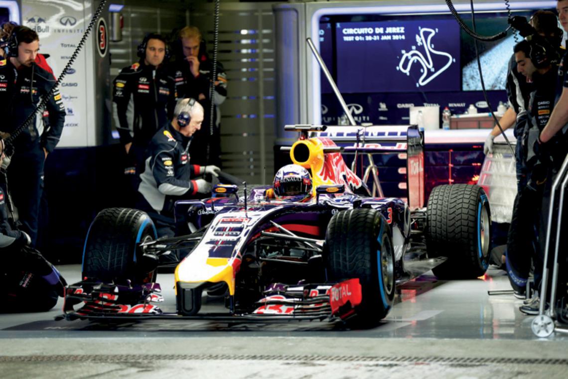 Imagen PUESTA a punto del Red Bull campeón de Vettel. LA escudería de las bebidas energizates ya lleva 4 años como el máximo rival para vencer.