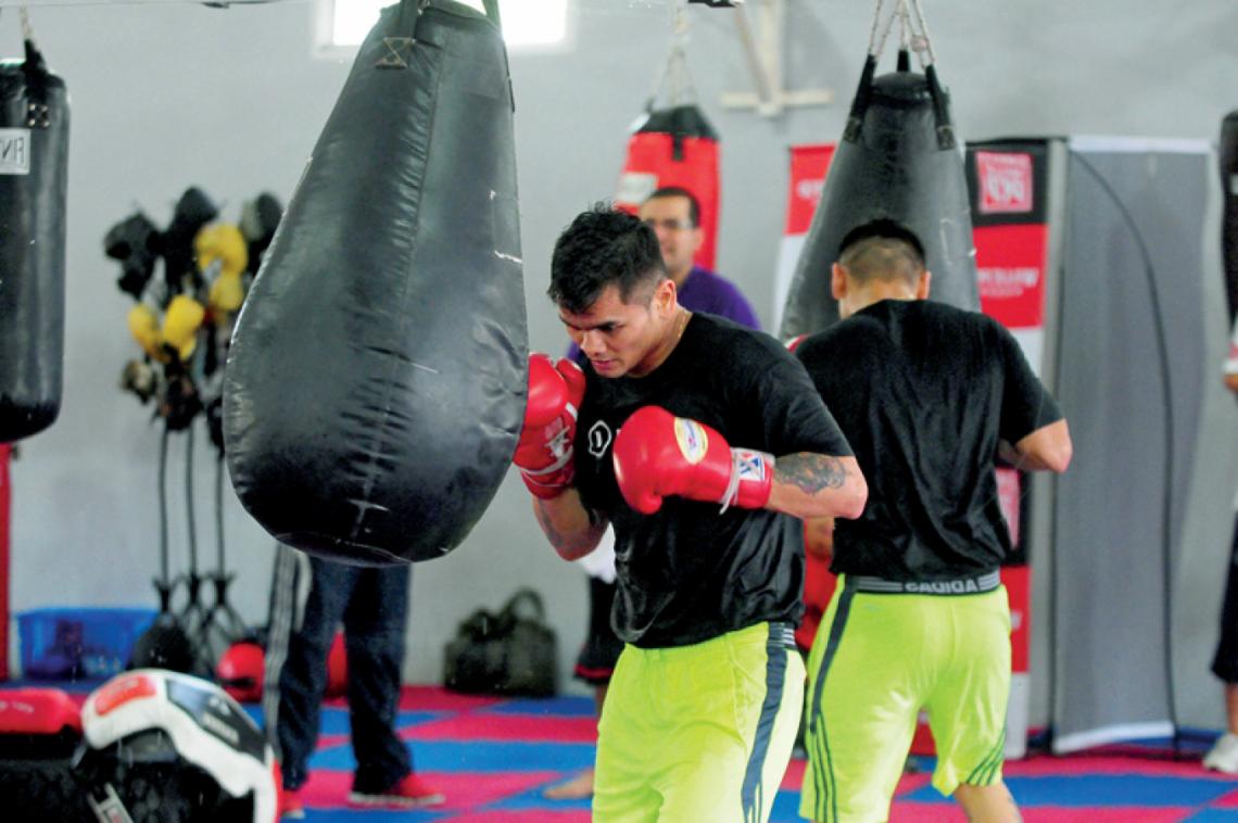 Imagen "SE QUE DE UN GOLPE lo puedo tirar", repite el Chino, aunque reconoce que Mayweather "es un grande y casi no comete errores".