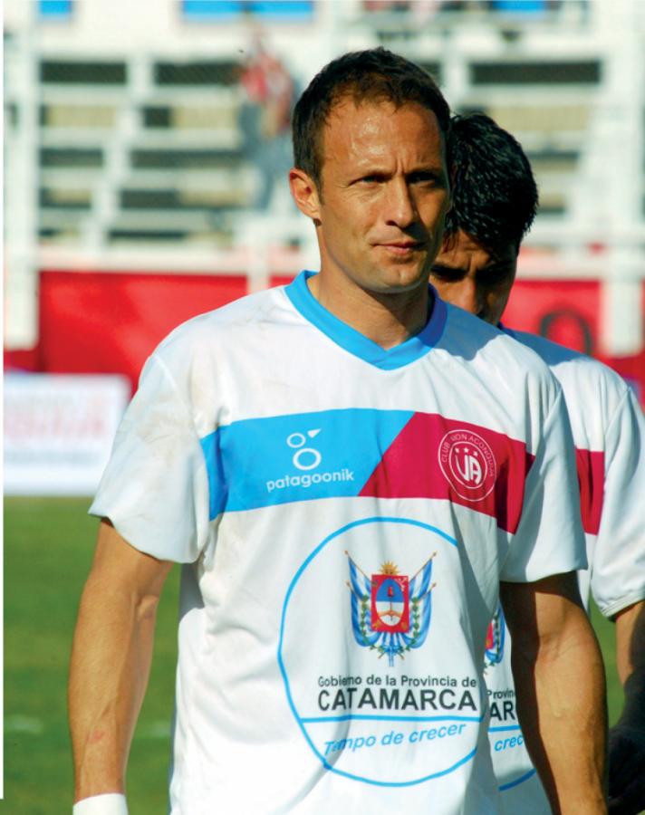 Imagen CON LA CAMISETA de Unión Aconquija de Catamarca.