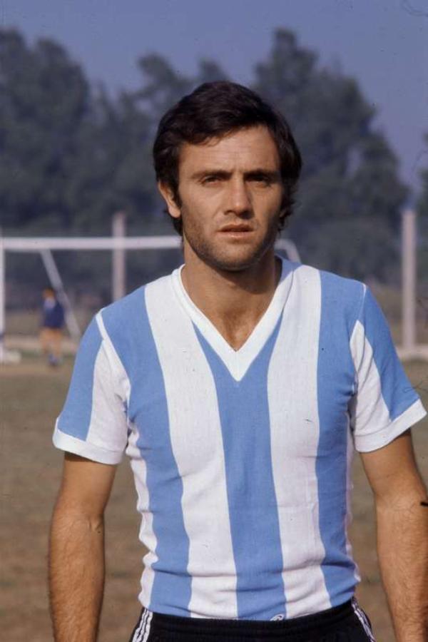 Idolos de la Selección Roberto Perfumo El Gráfico
