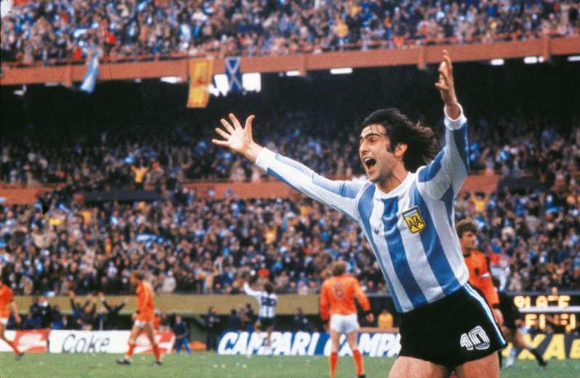 Imagen MATADOR. Kempes convirtió seis goles durante el Mundial 1978 y fue el segundo goleador argentino de una Copa del Mundo, luego de Guillermo Stábile que lo había logrado en 1930. 