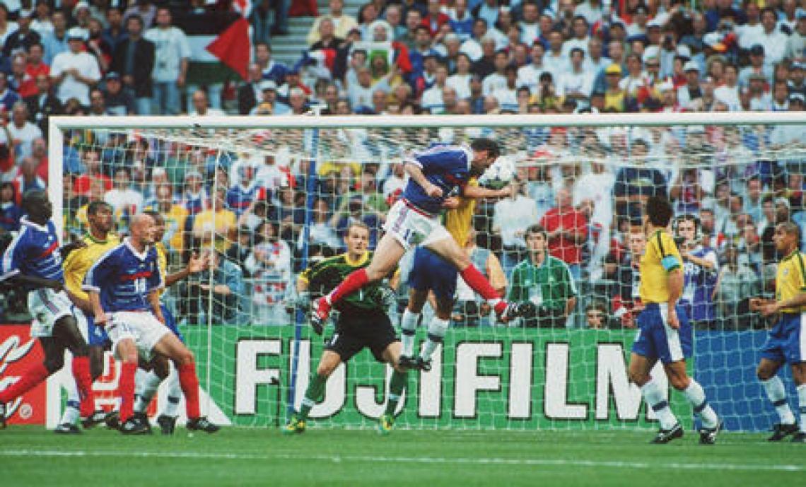 Imagen EL MAGO. Zidane le dio a Francia su primer título mundial en 1998. Los galos derrotaron en la final a Brasil por 3-0. 