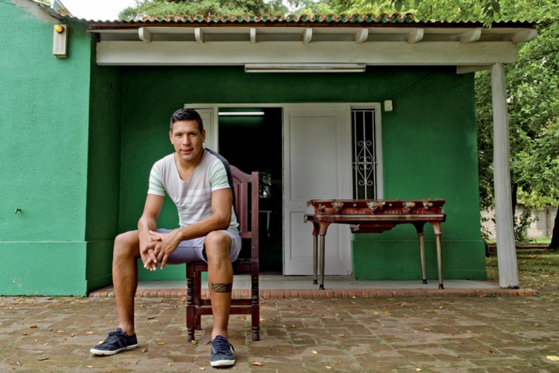 CHAVEZ se modeló como futbolista en Banfield y honró ese sentimiento con una entrega total.