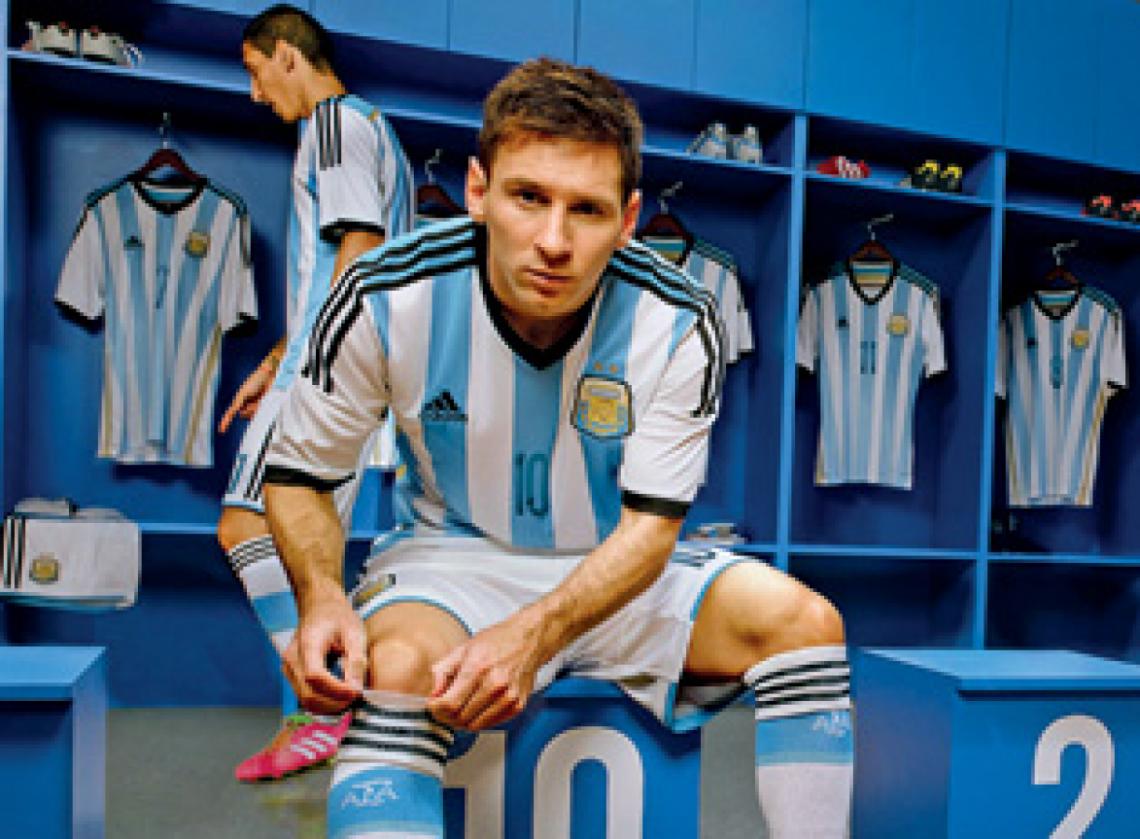 Messi cambiándose en vestuario seleccion argentina