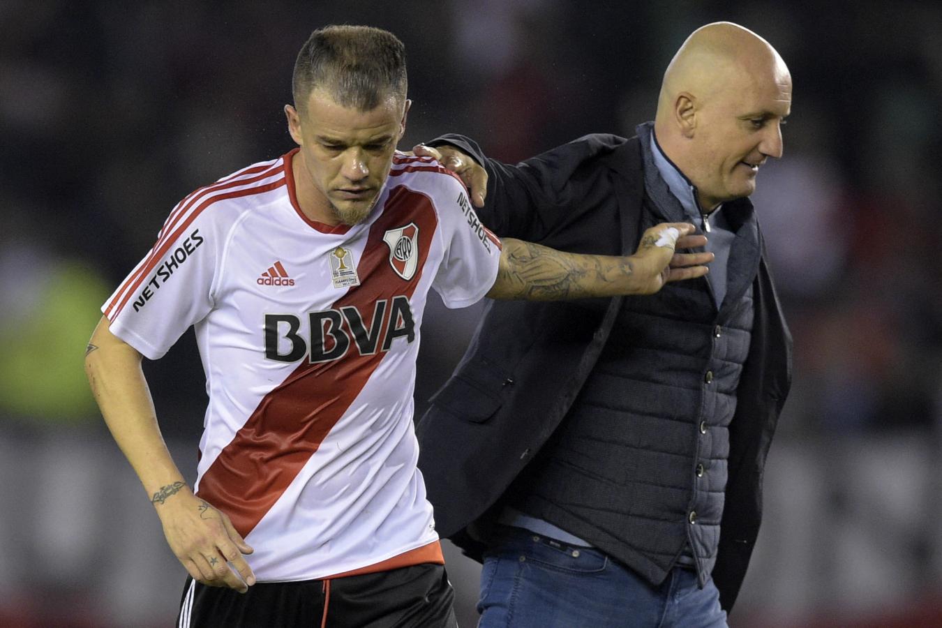 Imagen Pablo Repetto y Andrés Dalessandro luego de la eliminación por Copa Libertadores. Foto AFP