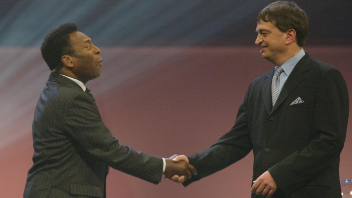 Imagen HOMBRE FIFA. Pelé se caracterizó siempre por estar del lado del oficialismo dentro de la entidad. En el último tiempo, empezó a volcar su apoyo hacia Jerome Champagne. ¿Le alcanzará al francés para derrotar a Blatter?
