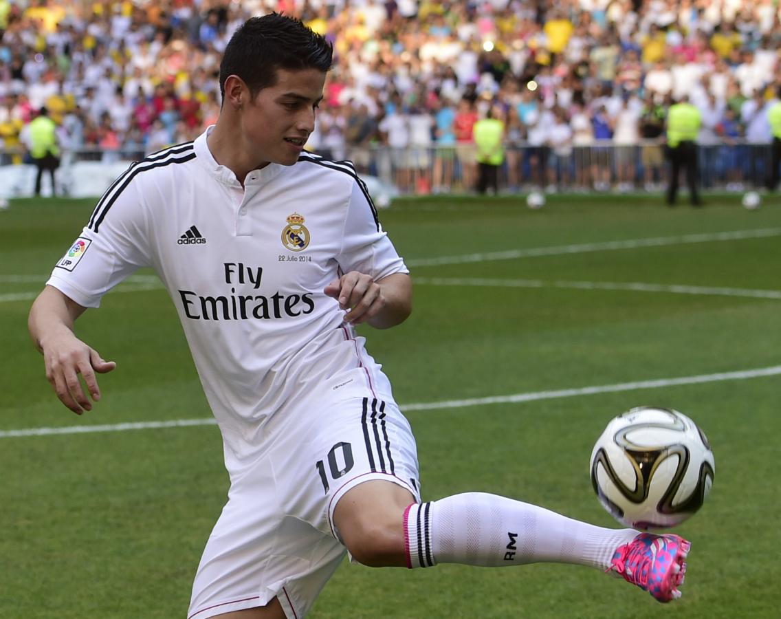A LOS 23 AÑOS, James Rodríguez se vistió de blanco. El Real Madrid se lo compró al Mónaco en 80 millones de euros.