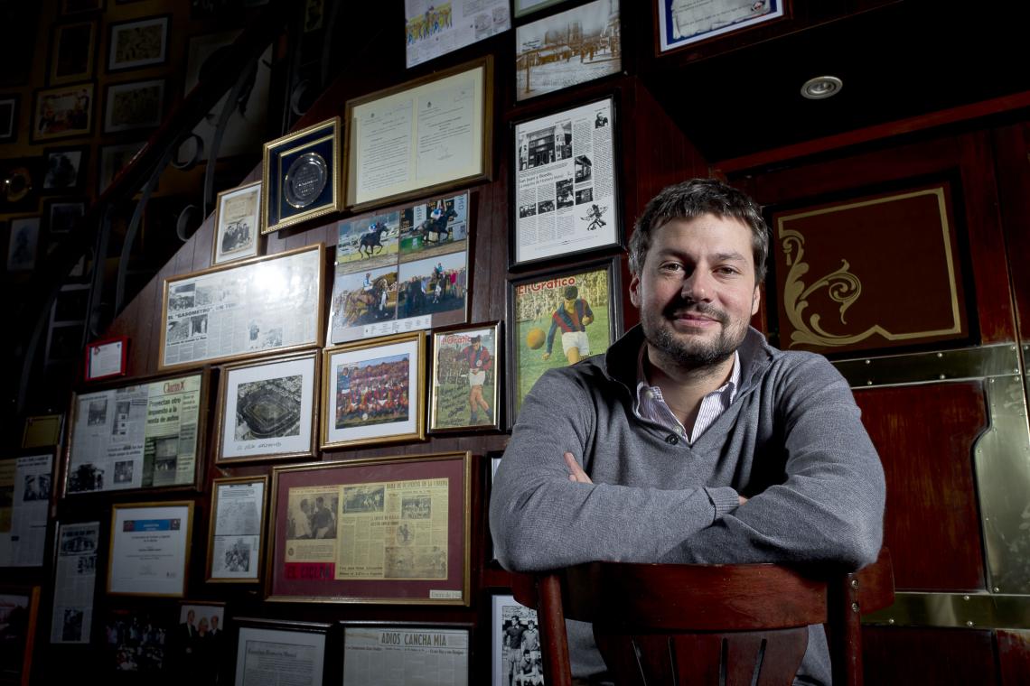 Imagen EN ESQUINA Homero Manzi, el café emblemático de San Juan y Boedo que suele frecuentar. Con 34 años ganó la Copa.