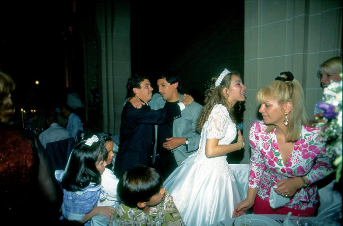 Imagen ANTICIPO. Casamiento de Gallardo en 1997, Ramón, el DT, saluda al 10. Y le pasa la posta.
