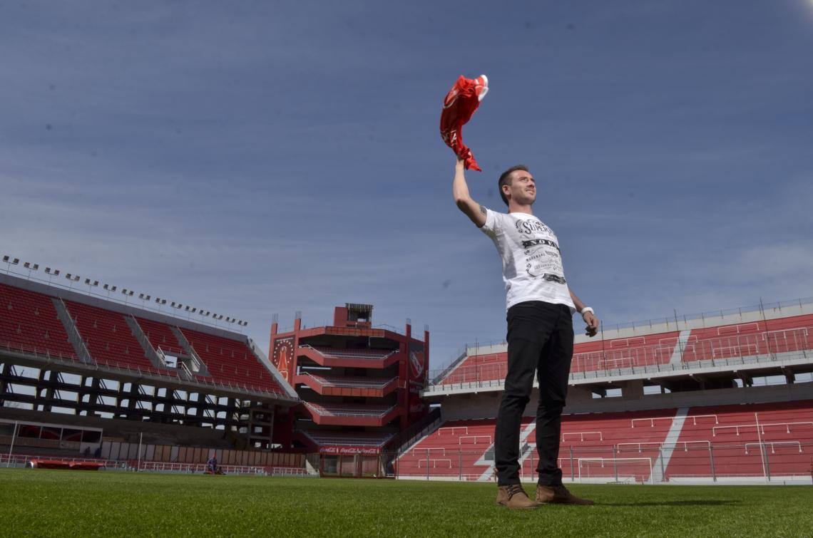 A LOS 25 AÑOS, el volante le rinde culto al nombre de su ciudad santafesina. Hoy, lo miran desde la Selección.