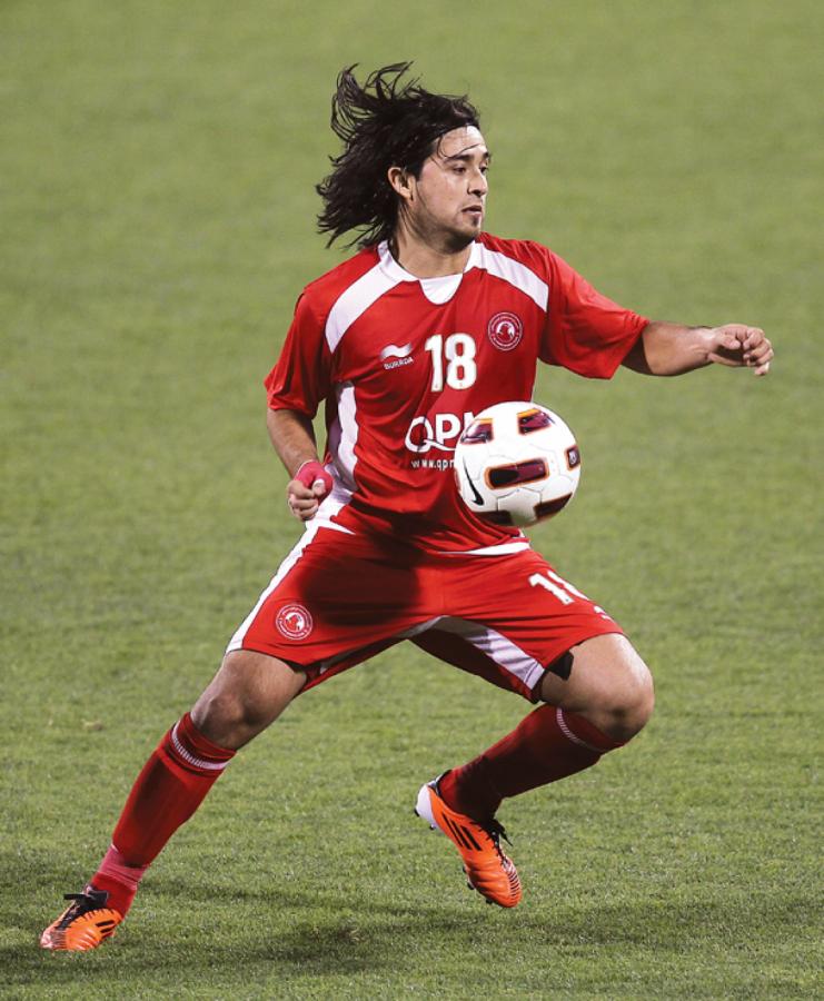 Imagen MELENA al viento, en Al Arabi, de Qatar, camiseta que defendió durante seis años. Luego, uno más en el fútbol chino.