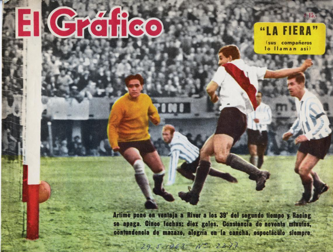 EN EL MONUMENTAL, la tarde en que sobre el final le metió tres goles a Racing, club del que es hincha y al que más le convirtió.