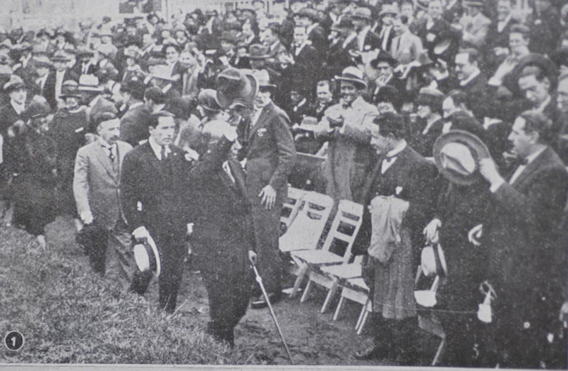 Imagen EL PRESIDENTE uruguayo José Serrato llegando al estadio en la final del Sudamericano.