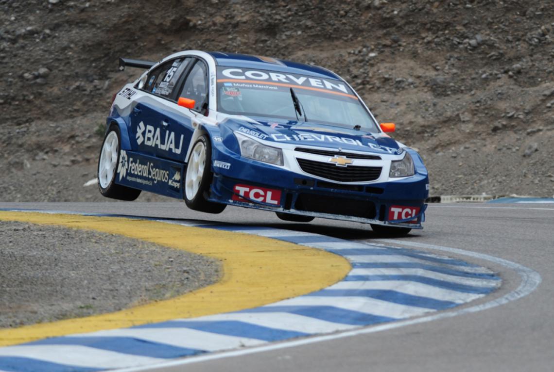 Imagen EL CRUZE número 15 del Súper TC2000 de chaqueño rumbo al triunfo en El Zonda Eduardo Copello de San Juan.