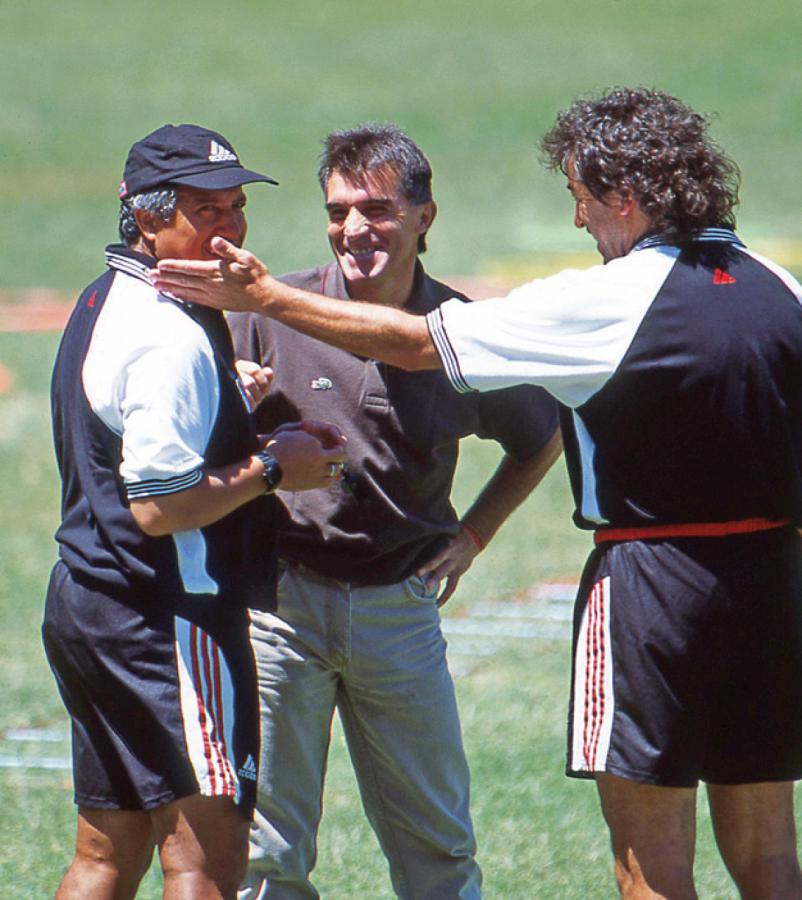 Imagen BROMEANDO con Alfaro y Gallego, cuando fue su ayudante en River, en 2001.