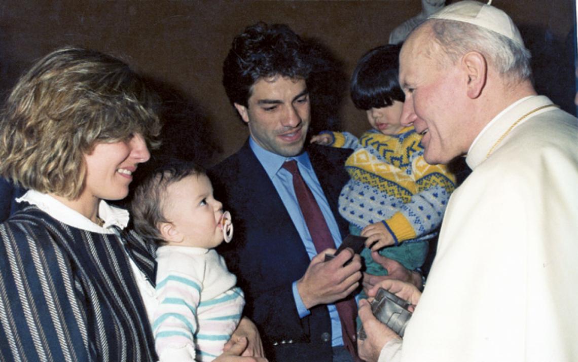 Imagen VISITA con la familia al Santo Padre, Juan Pablo II, durante su estadía en España.