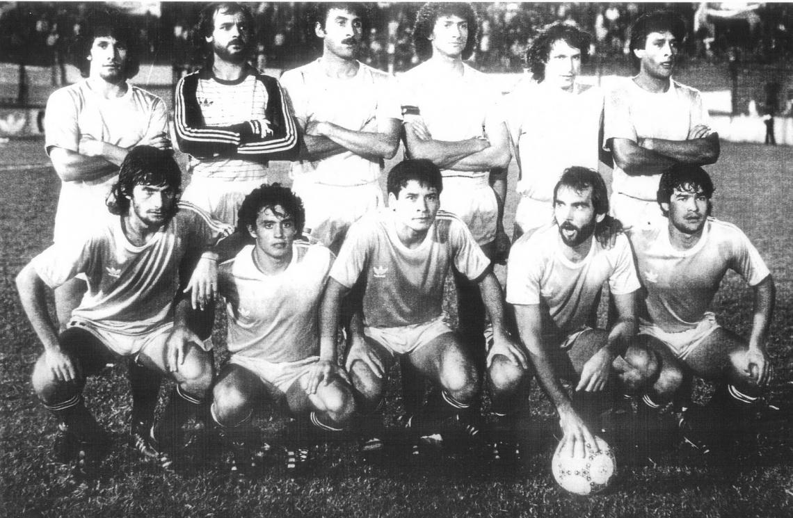 Imagen VS. PLATENSE 1987. Parados: Pavón, Puentedura, Marioni, Tanucci, Dalla Libera y Ruiz. Agachados: Barrella, Matuszyczk, Cabrera, Dabrowski y Aguilar.