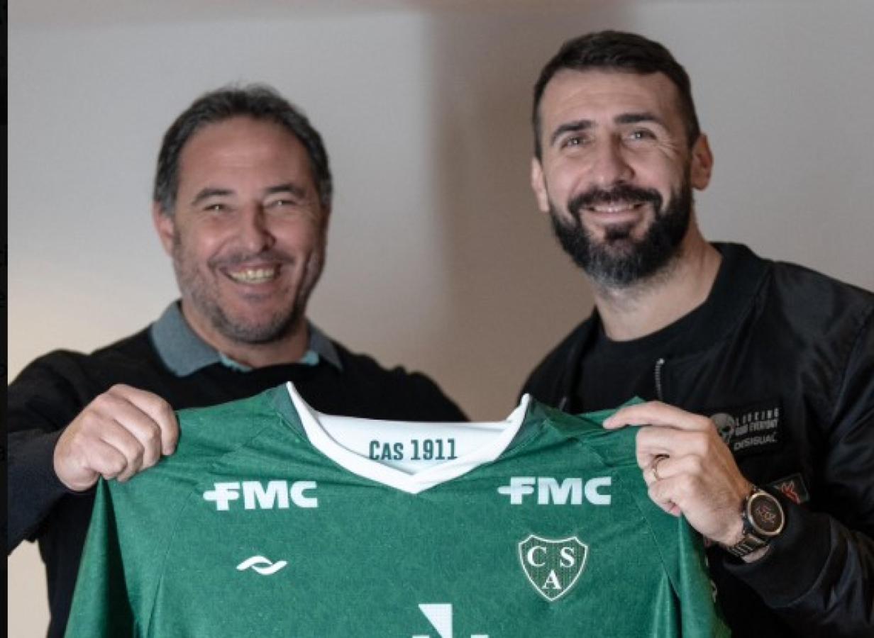 Imagen Lucas Pratto firmó en Sarmiento
