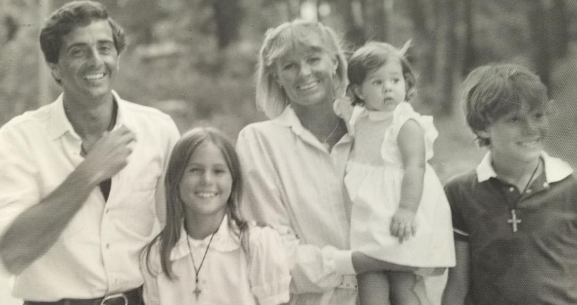 Imagen LA FAMILIA COMPLETA con su mujer y sus tres hijos (su hija mayor está casada con un italiano y vive en Italia).