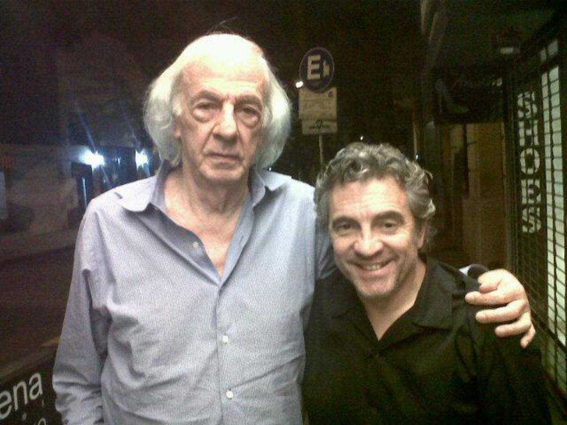 Imagen EL REENCUENTRO con Menotti a la salida de una cena en nuestro país.