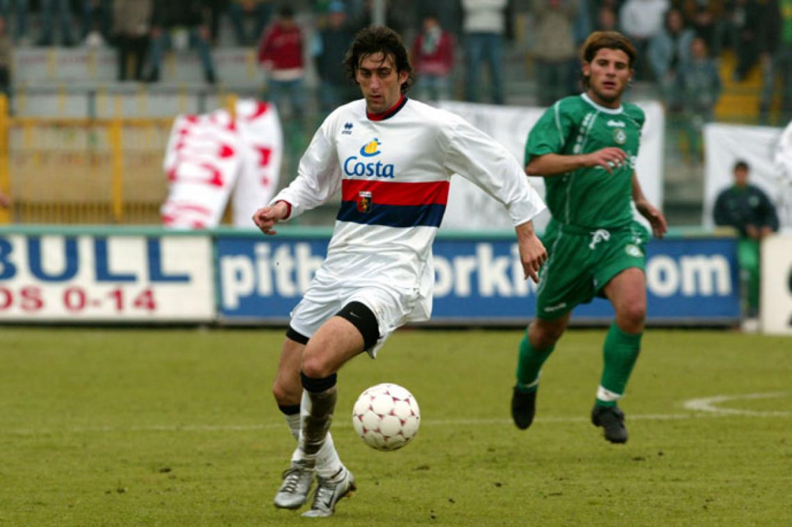 Imagen EN SU PRIMERA etapa en el Genoa jugó 63 partidos y marcó 34 goles (1 en Copa Italia).