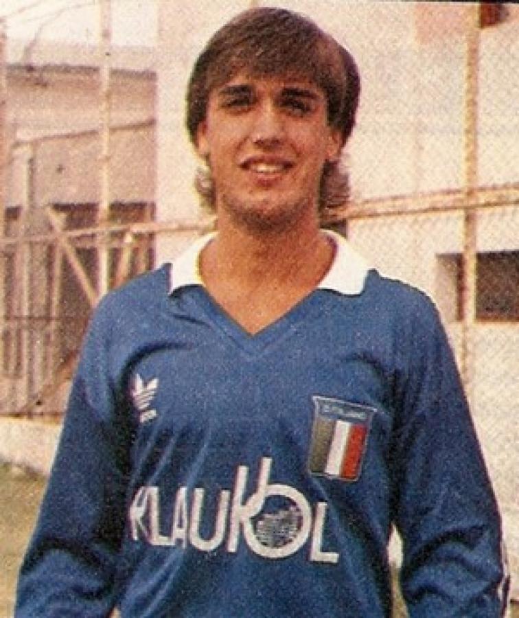 Imagen Un joven Gabriel Batistuta se calzó de Italiano sólo para jugar una gira.