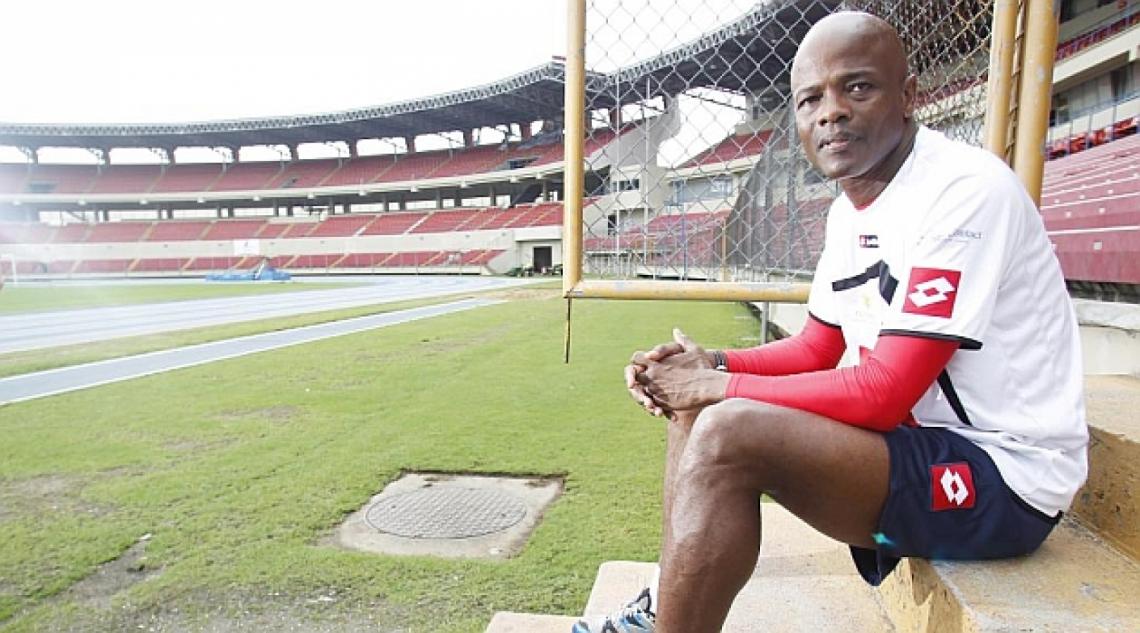 Imagen Julio César Dely Valdés salió de Deportivo Paraguayo y fue elegido mejor deportista panameño del siglo XX. Jugó en el PSG, Málaga y Nacional de Uruguay, entre otros.