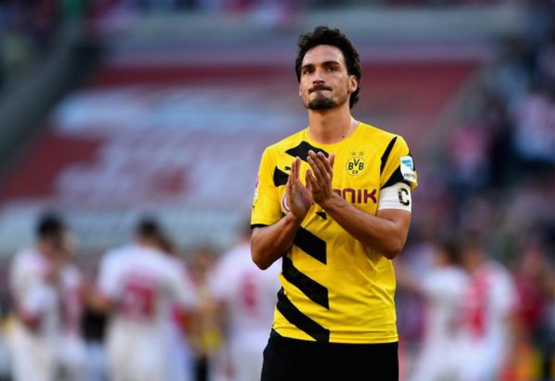 Imagen Matts Hummels no puede creerlo: el Dortmund está último.