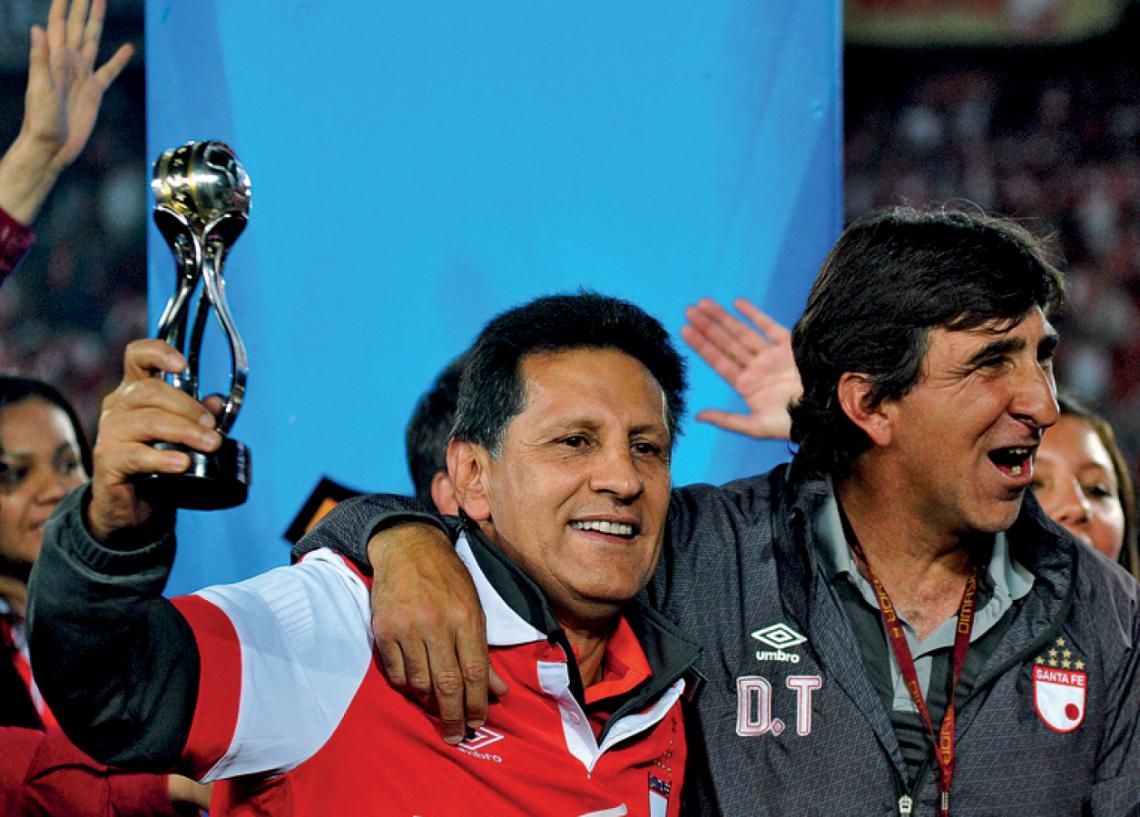 Imagen Celebra su último título en Santa Fe.