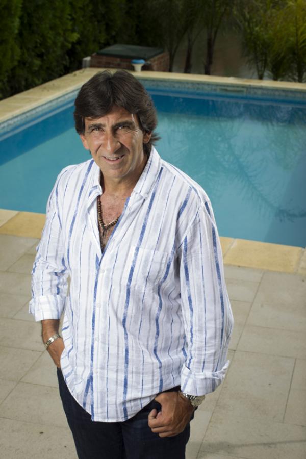 En su casa de Benavídez: unos días para descansar y gozar en familia de los títulos de Santa Fe y Racing.