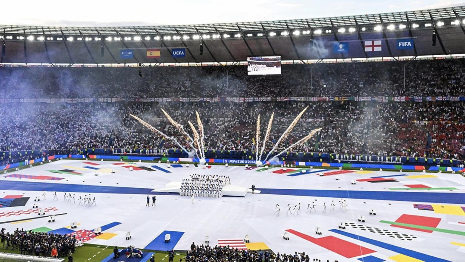 Imagen El color de la ceremonia de cierre de la Eurocopa.