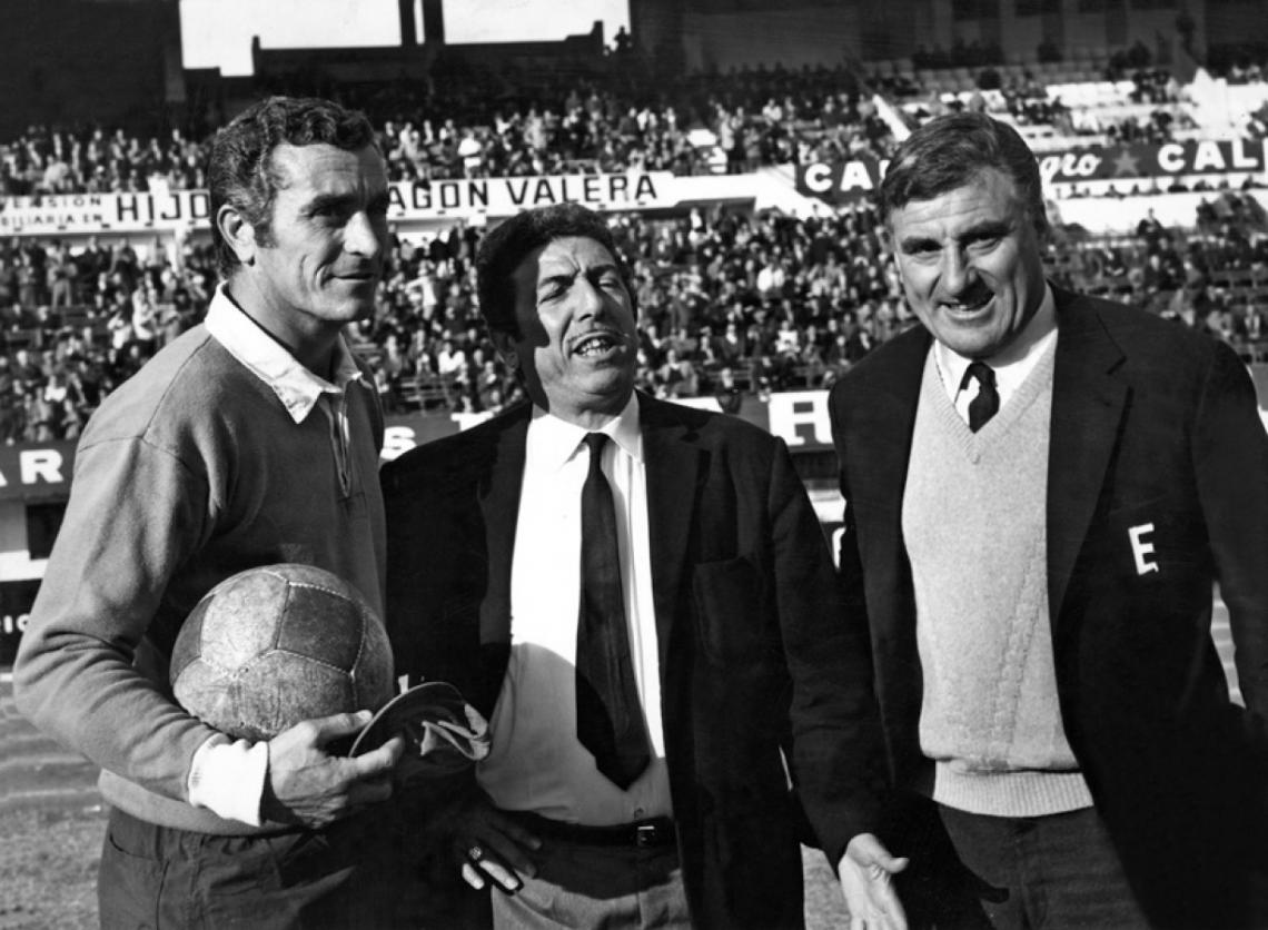 Imagen Como entrenador dirigiendo a Racing y enfrentando al River de Labruna y Amadeo Carrizo en el estadio Monumental. Había sido compañero de ambos.