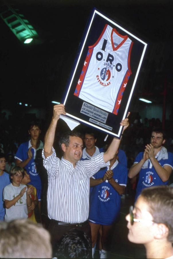 Imagen En 1989, la Asociación de Jugadores retiró en su honor la camiseta número 1 del Juego de las Estrellas.