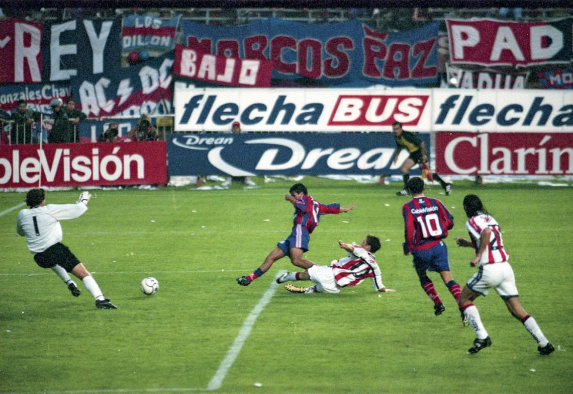 Imagen Este gol vale un campeonato, el Clausura 01 con récord de puntos, aún vigente. 