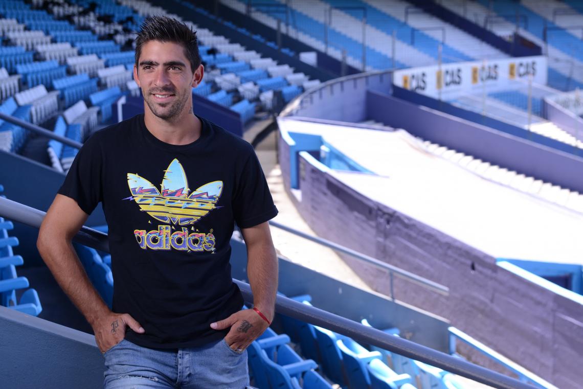 Su primer nombre es Ricardo, pero todos lo conocen como Gastón o Gato. Ya se ganó el cariño de los hinchas de Racing.