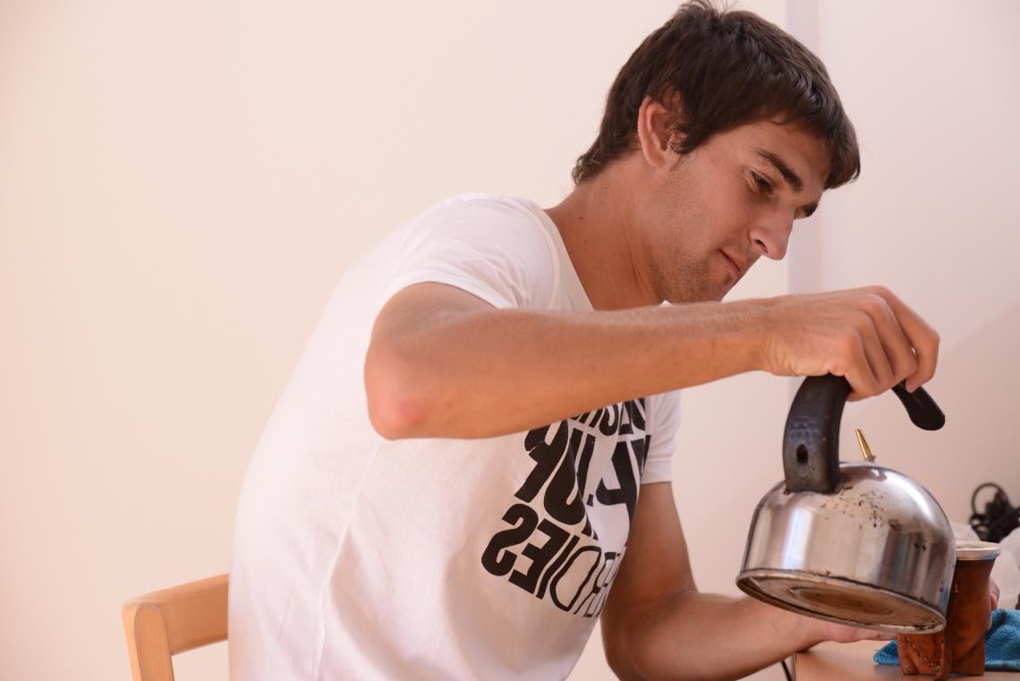 Ceba mate donde alquila. Extraña a sus afectos, pero sabe que "es el esfuerzo" a realizar.