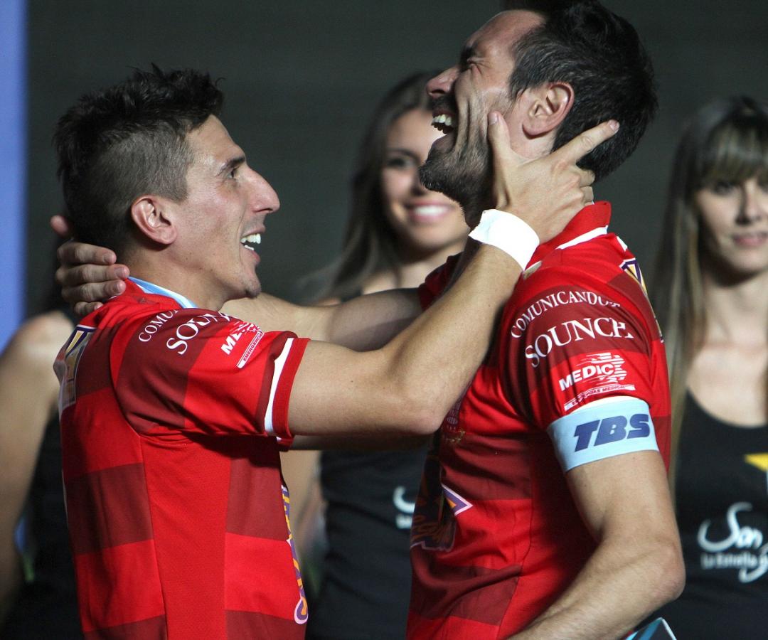 Se emociona junto a Eduardo Domínguez al ganar la Copa Argentina 2014 para Huracán.