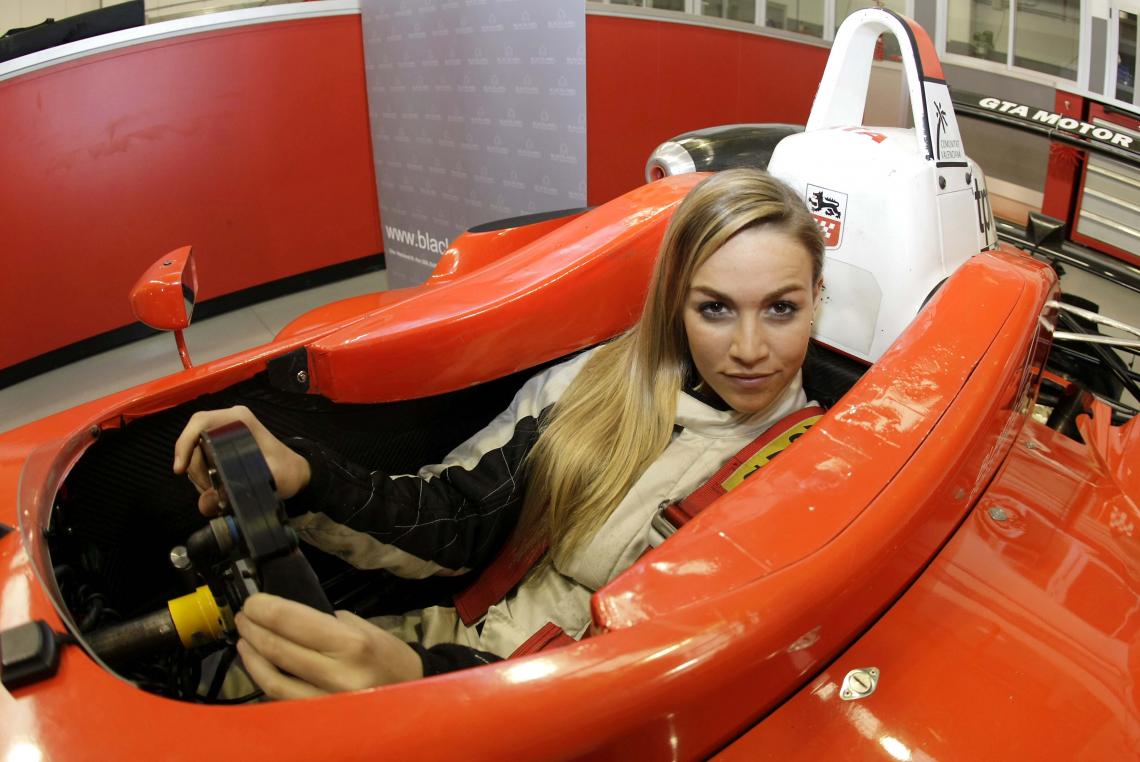 Imagen Modelo y piloto, la blonda española Carmen Jordá, tras 3 años en la GP3, ya forma parte del mundo F1 dentro del plan de desarrollo de Lotus.