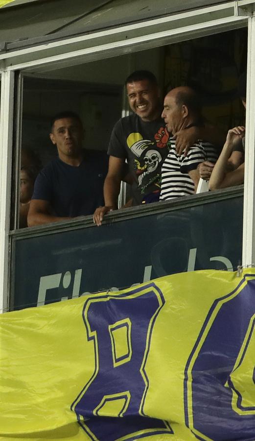 Imagen Siete Libertadores en una sola foto: Riquelme (3) y Bochini (4), a puro abrazo. ¿Lo seguirá invitando Román al Bocha al palco tras estas declaraciones? Foto: AFP