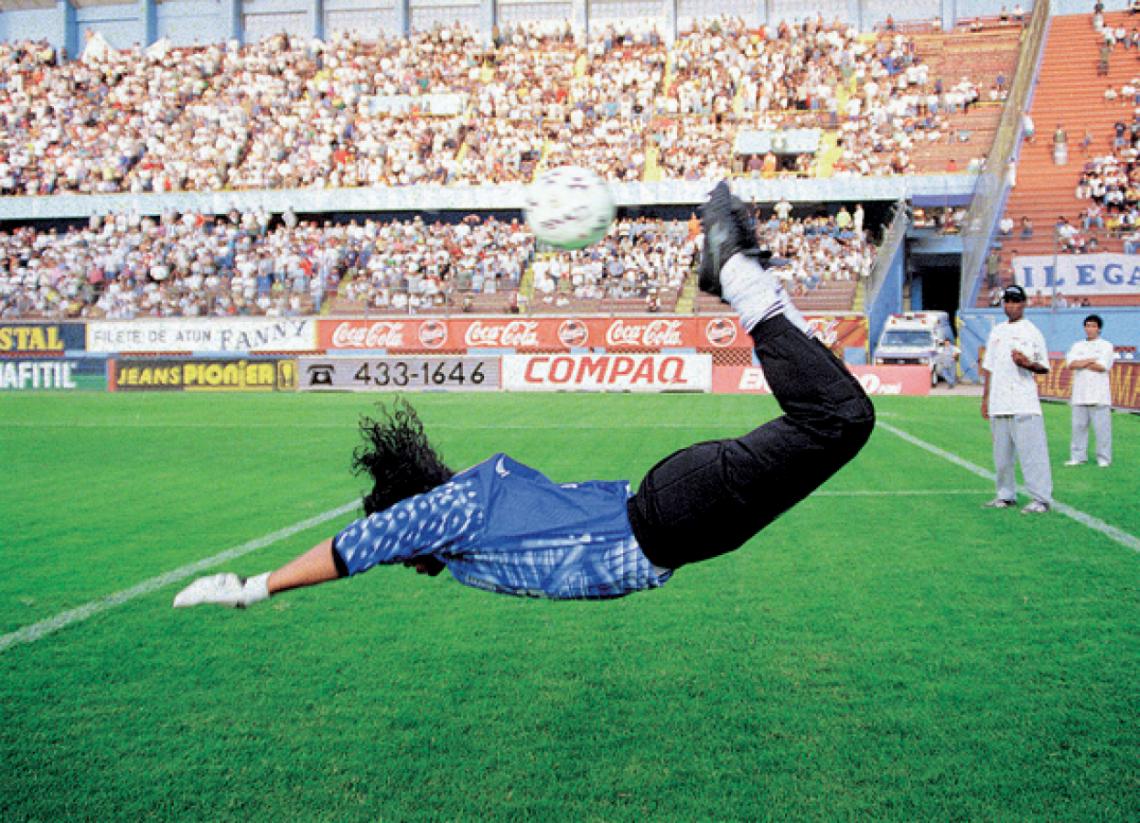 Imagen Escorpión de Higuita durante una exhibición.