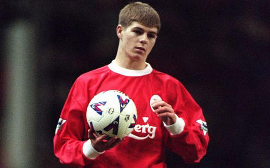 Imagen Cara de nene en 1998 cuando debutó vs. Blackburn Rovers a los 18.