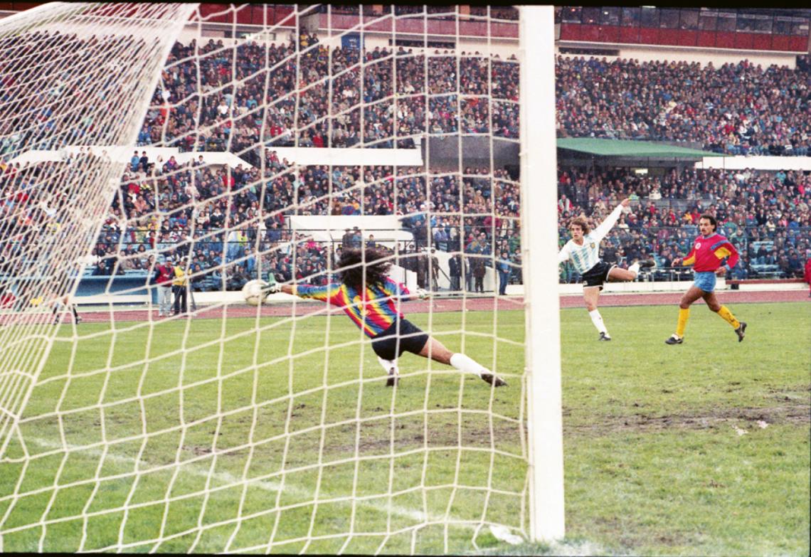 Imagen Gol de Batistuta a Colombia, para sellar el título.