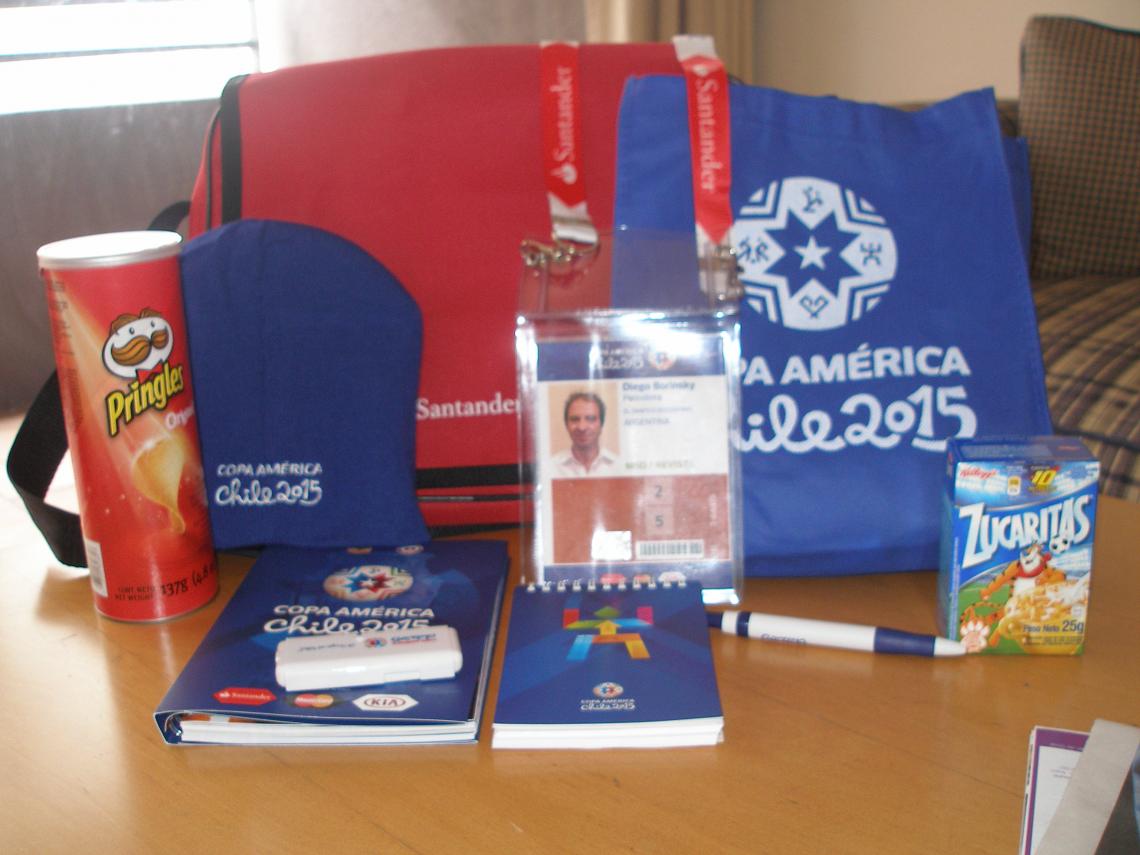La credencial y el kit entregado por la organización. Gorro de lana!