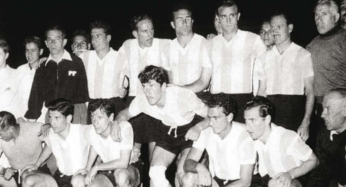 Imagen Con cuatro goles de Micheli, Argentina ganó 5-3 en el debut vs. Paraguay en suelo chileno. En aquella edición de 1955 fue campeón, ¿se repetirá 60 años después?