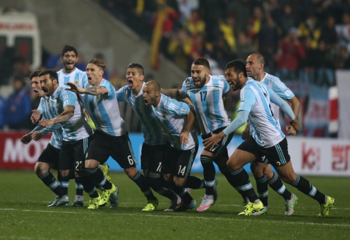 Imagen Entre el 2-2 y el partido de esta noche, Argentina repetirá 9 de los 11 jugadores. En funcionamiento, mejoró mucho y encontró solidez.